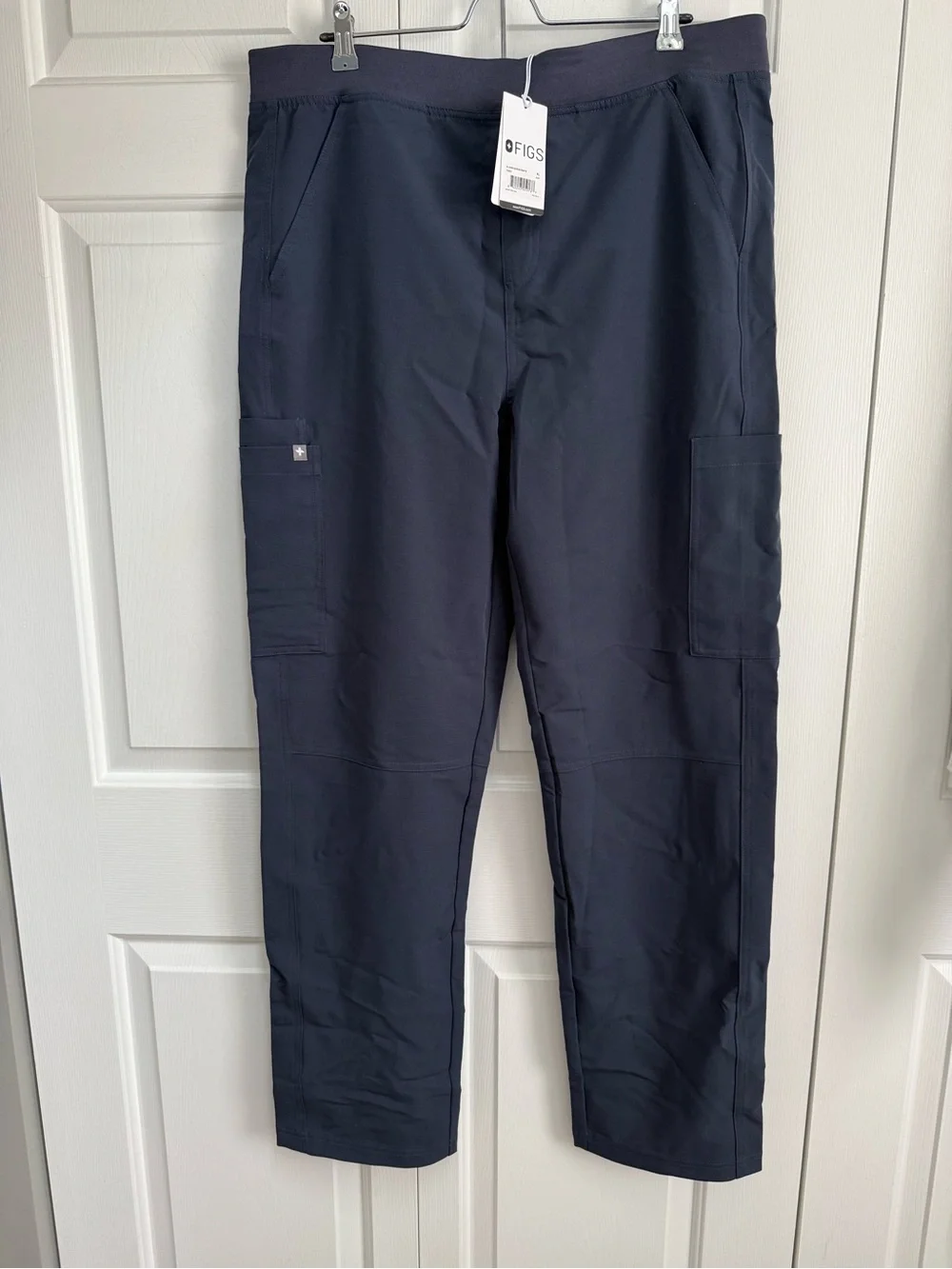 Figs Men's Navy Cargo Scrub Pants (night sky axim)